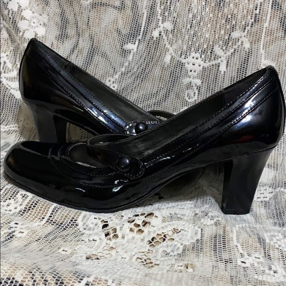 NATURAL SOUL BY NATURALIZER BLACK HEELS
